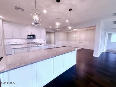 Building Photo - 23052 Via Del Oro