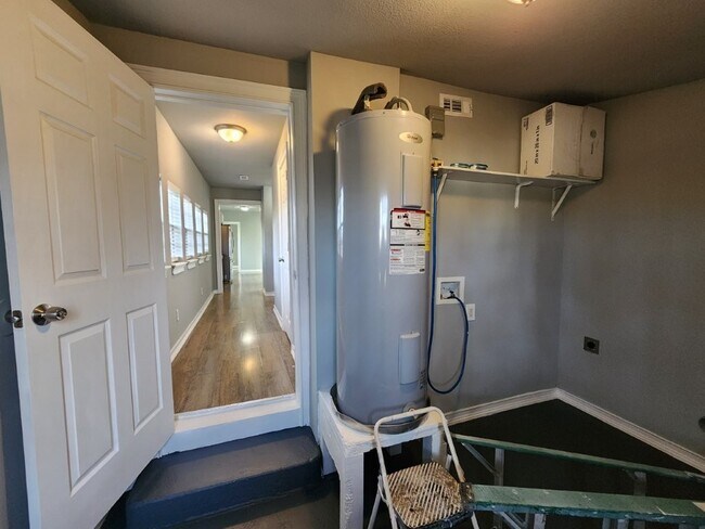 Building Photo - 7642 SW Regional Airport Blvd