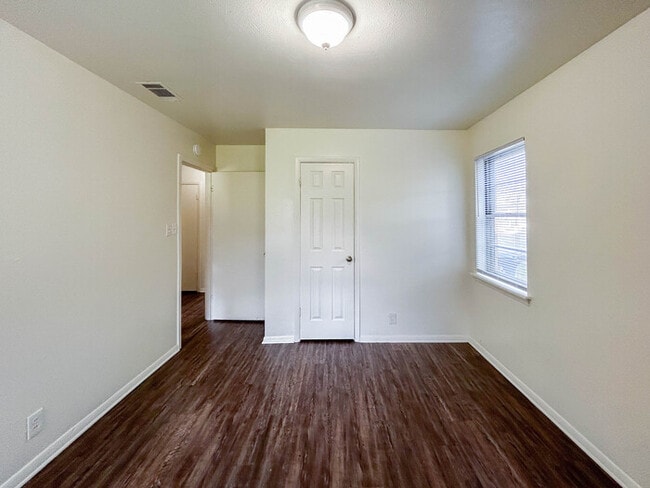 Building Photo - 3805 Atlas Dr