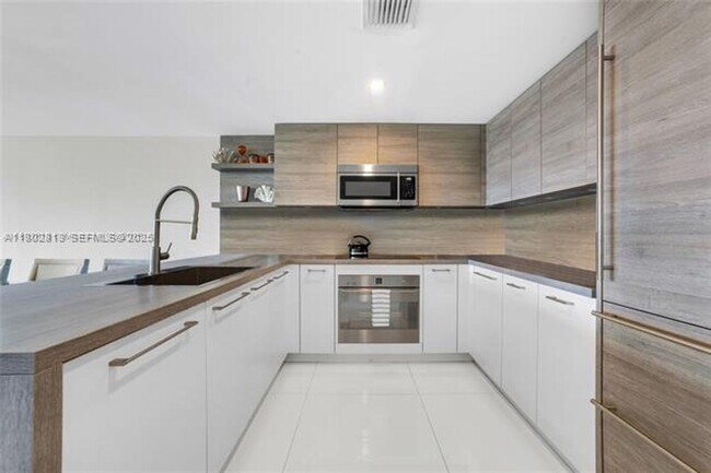 Building Photo - 400 Sunny Isles Blvd