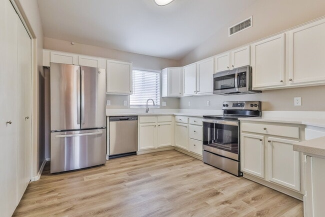 Building Photo - 115 N Ramada Cir