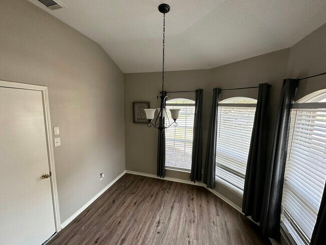 Building Photo - 5026 Forest Hurst Dr