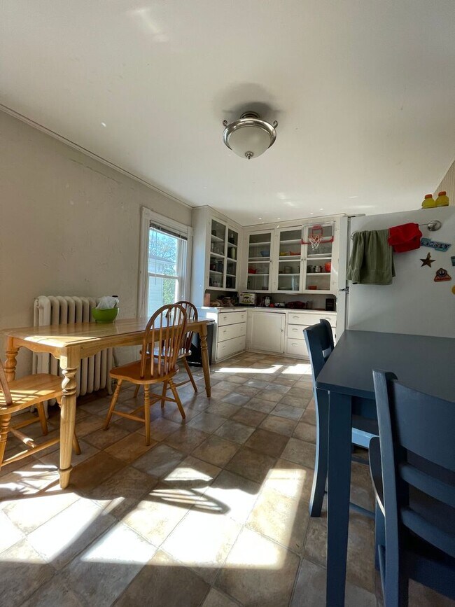 Primary Photo - 3 Bedroom Apartment in Great Location.