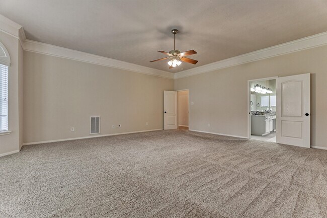 Building Photo - 6615 Haughton Dr