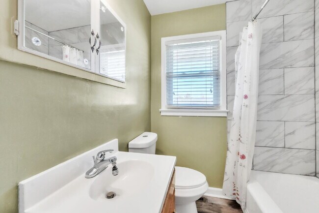 Building Photo - Stylish 3 Bedroom, 2 Bath Ranch with Bright Sunroom and Modern Comforts