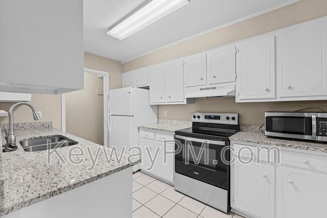 Building Photo - 3920 Almon Dr