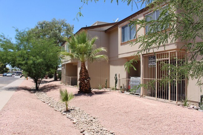 Building Photo - Scottsdale Condo