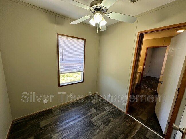 Building Photo - 260 Lark Meadow Dr
