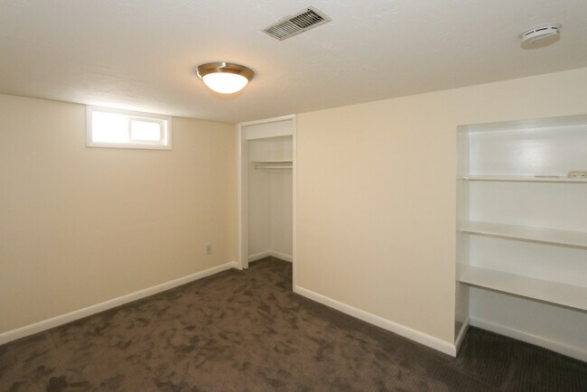 Building Photo - 1482 E 3045 S