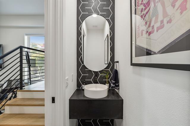 Building Photo - 2916 Hawthorne Ave