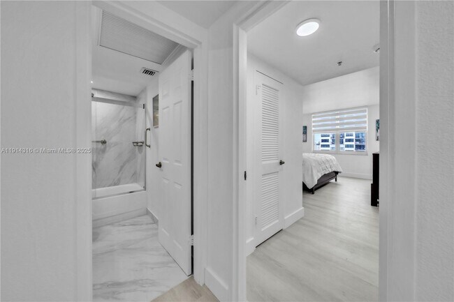 Building Photo - 2501 S Ocean Dr