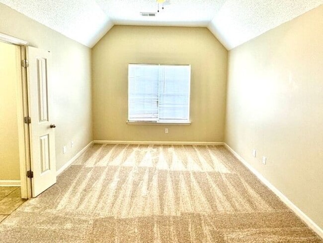 Building Photo - Now Leasing A 3 Bedroom 2 Bath home in Cor...