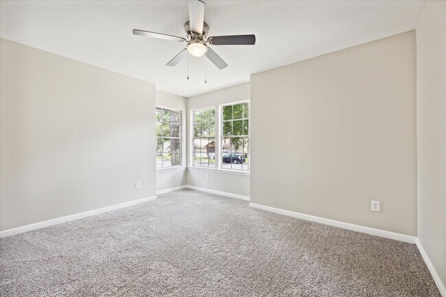 Building Photo - Beautiful 3/2 available now!