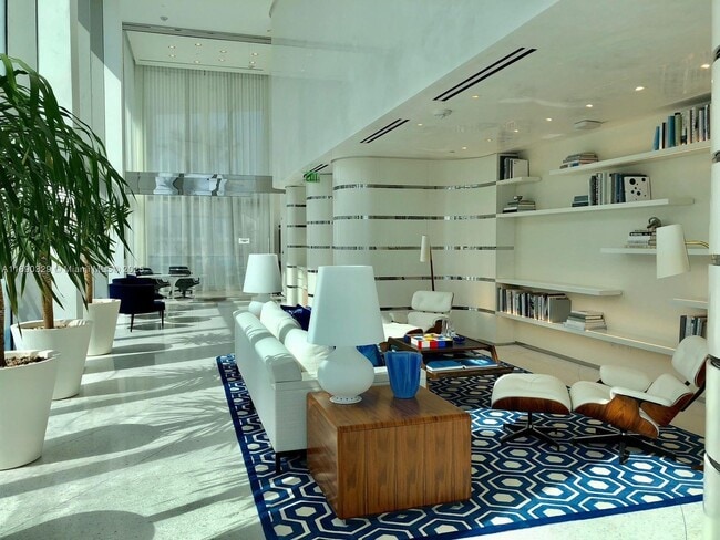 Building Photo - 16901 Collins Ave