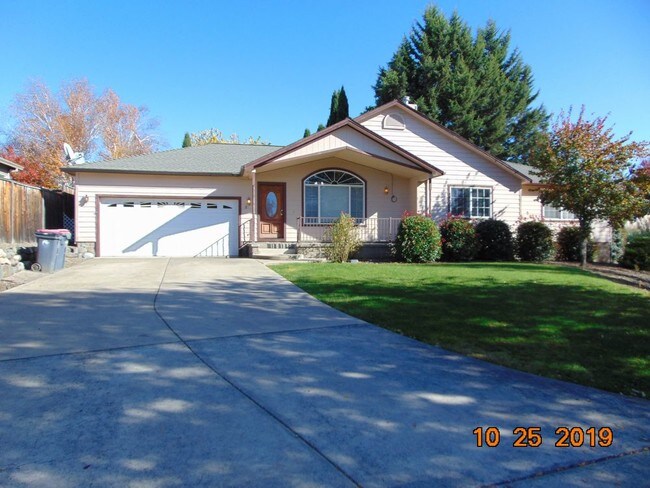 Primary Photo - Lovely Southeast Medford 3-bedroom home