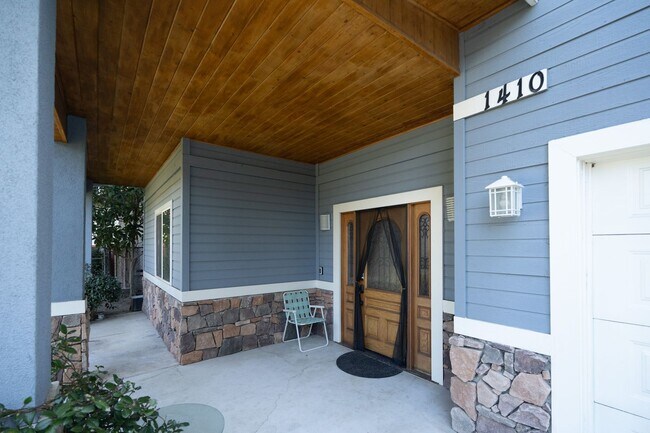 Building Photo - 1410 Encino Ave