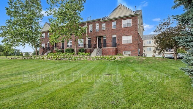 Building Photo - 43018 Burlington Dr