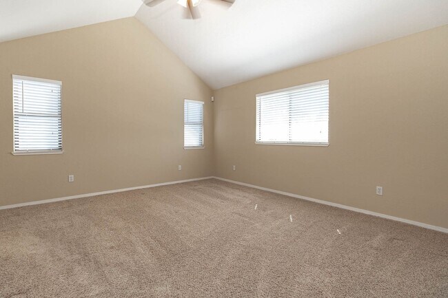 Building Photo - Two story home located near major shopping and restaurants!