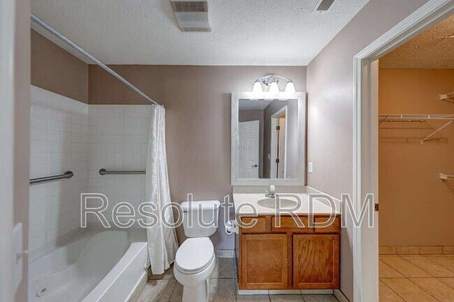 Building Photo - 2665 Foxbriar Pl