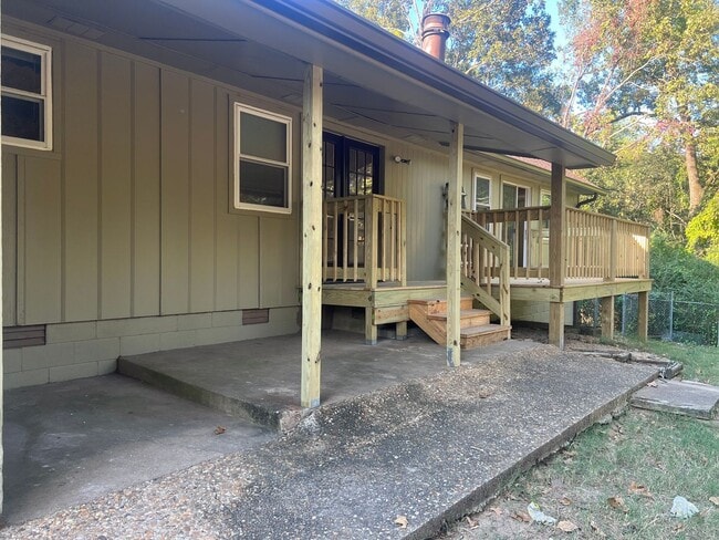 Building Photo - 1211 Essex Ln