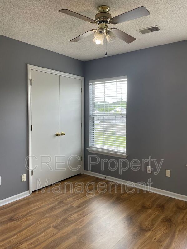 Building Photo - 204 2 Pond Loop