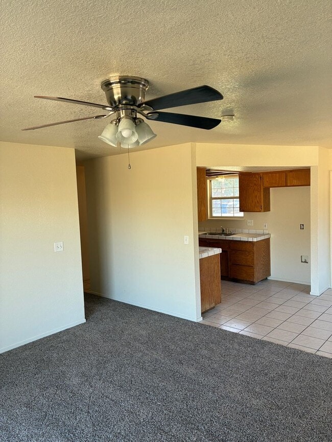 Building Photo - 3 Bedroom 2 Bath Home