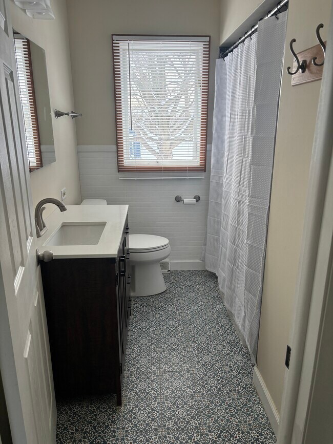 Building Photo - 103 Cherry St