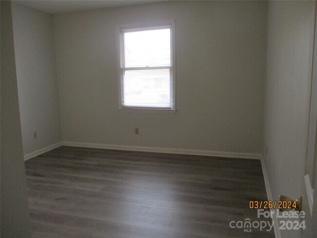 Building Photo - 120 Briarcliff Dr