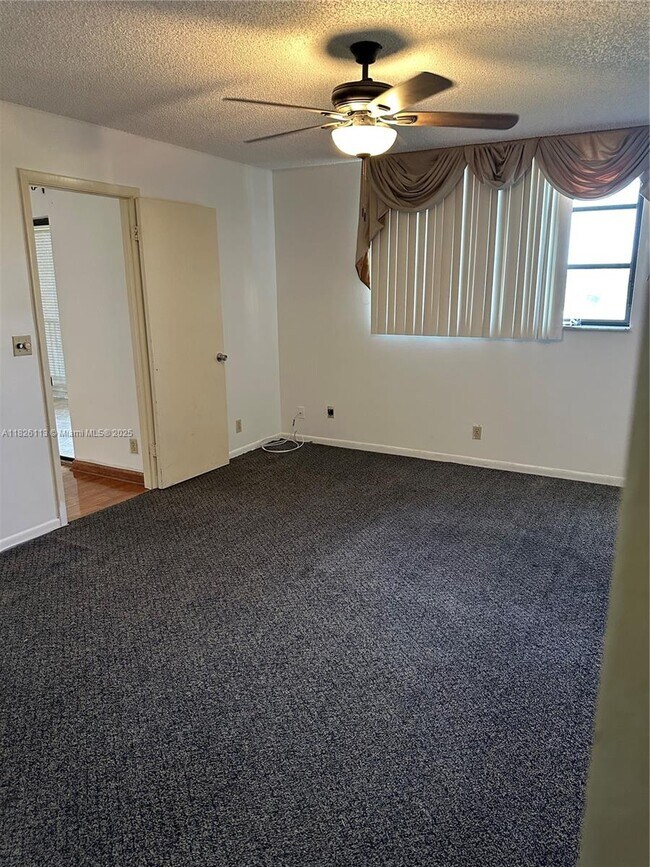 Building Photo - 6575 W Oakland Park Blvd