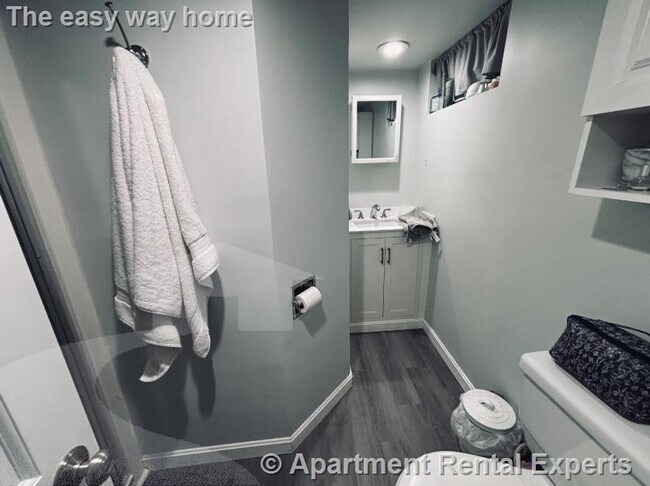 Building Photo - 10 Wallace St