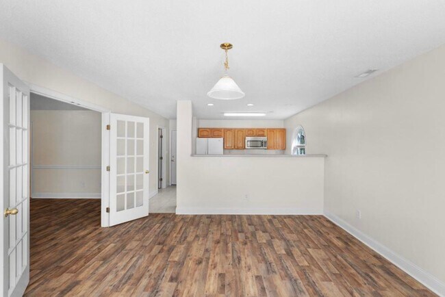 Building Photo - Large Ranch Home with 4BR/ 2 Bath with an ...