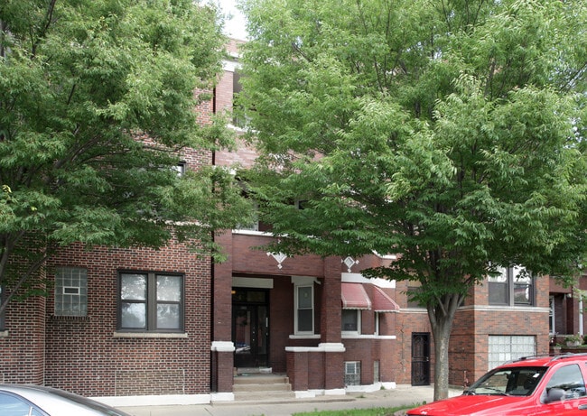 Primary Photo - 5311 S Ellis Ave