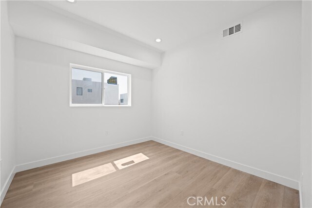 Building Photo - 642 N Boyle Ave