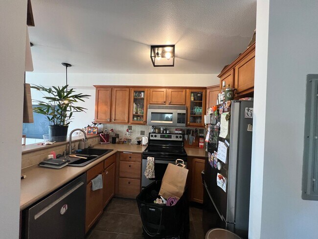 Building Photo - Spacious Studio Condo close to WWU
