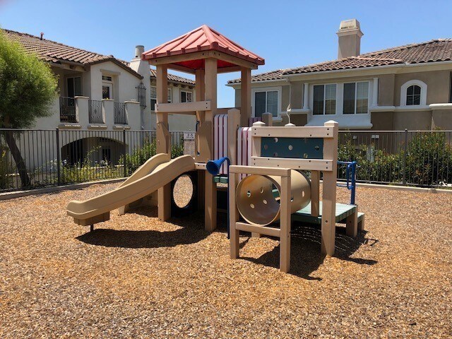 Building Photo - Sabre Springs 2 BR, 2 BA Townhome w/Garage