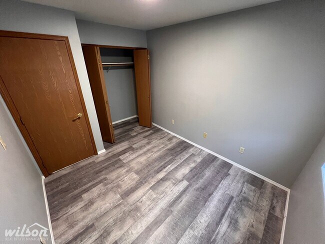 Building Photo - Spacious 3 Bed / 2 Bath Home in West Valle...