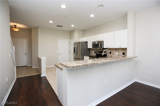 Building Photo - 796 Hampton Cir