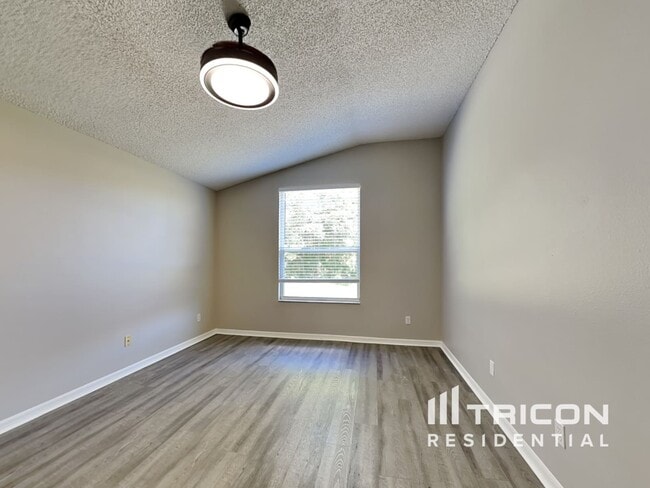 Building Photo - 29225 Birds Eye Dr