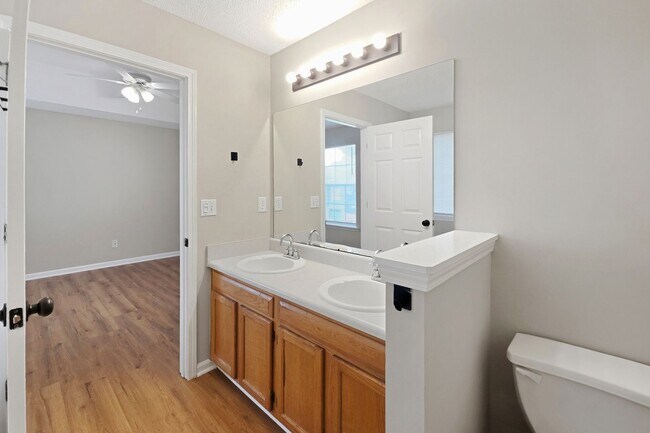 Building Photo - Spacious 4BR Home with Private In-Law Suite in Powder Springs