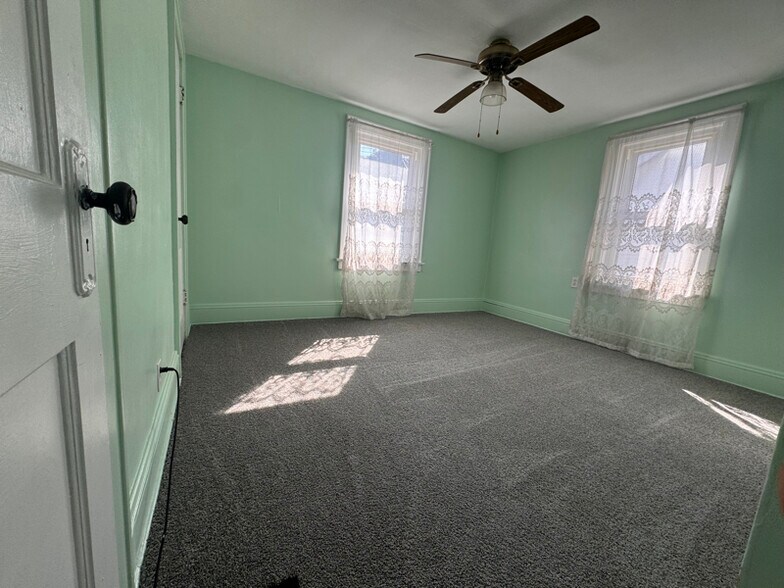 Building Photo - 576 Noah Ave