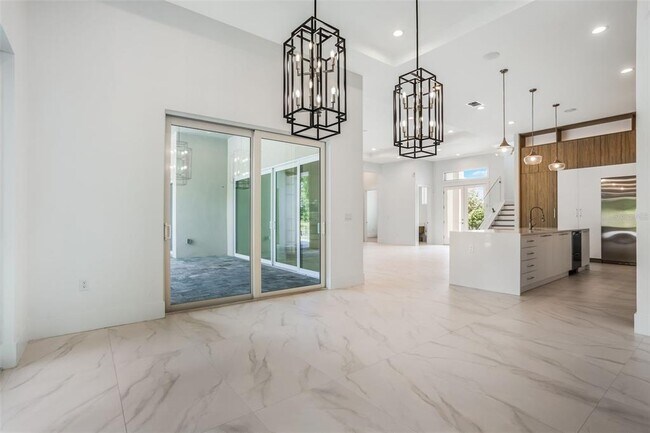 Building Photo - 16110 Pendio Dr