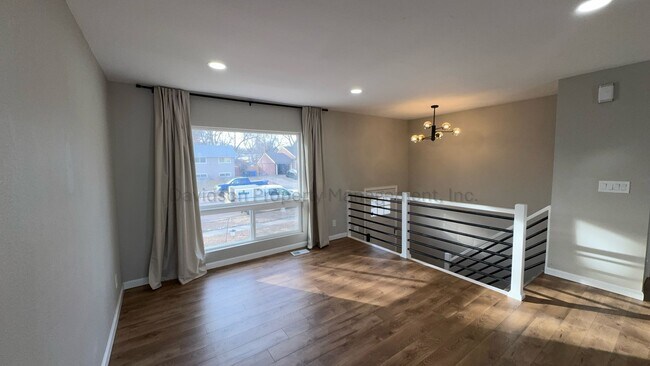 Building Photo - Updated 5 Bedroom House Near Memorial Park