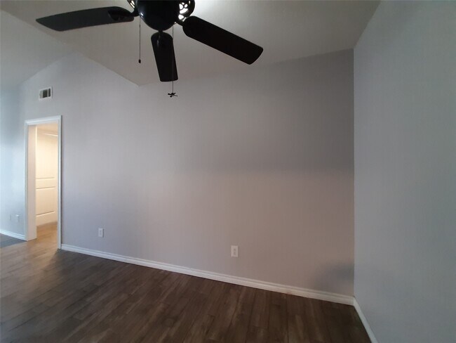 Building Photo - 9707 Richmond Ave.