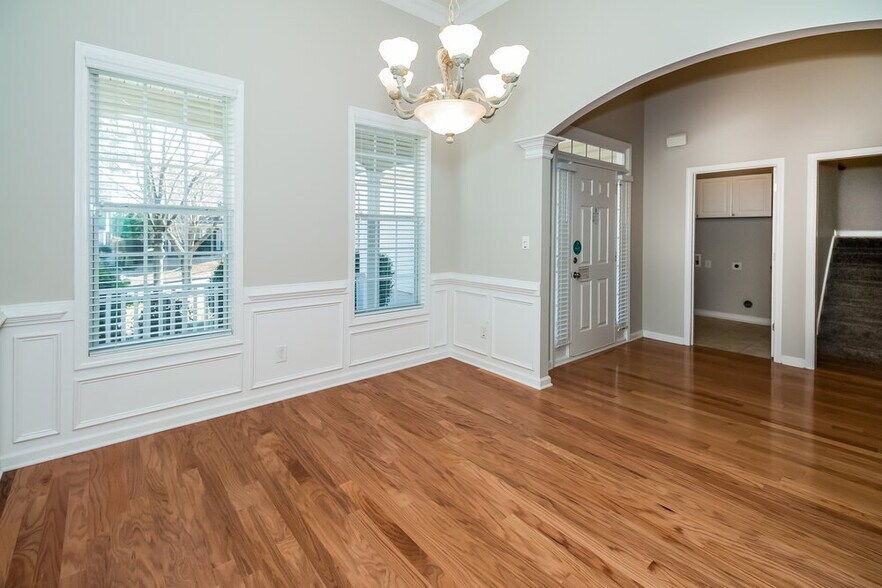 Building Photo - 329 Westhill Dr