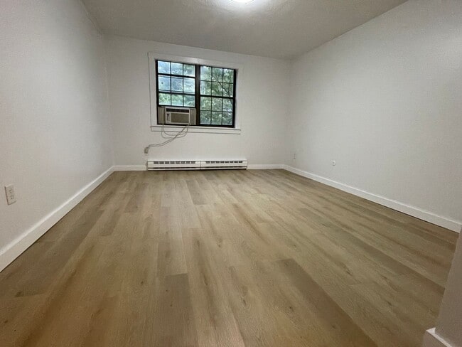 Building Photo - Reduced + 50% off 1st month rent! Charming...