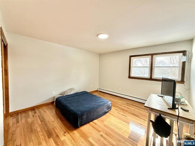 Building Photo - 30 Cottage Pl