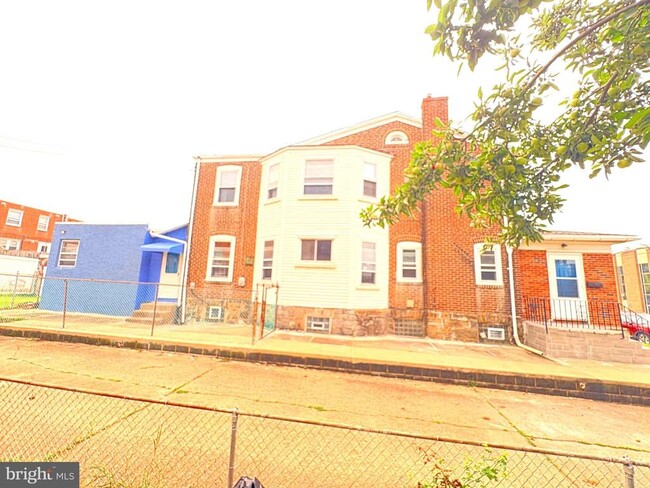 Building Photo - 2241 Knorr St