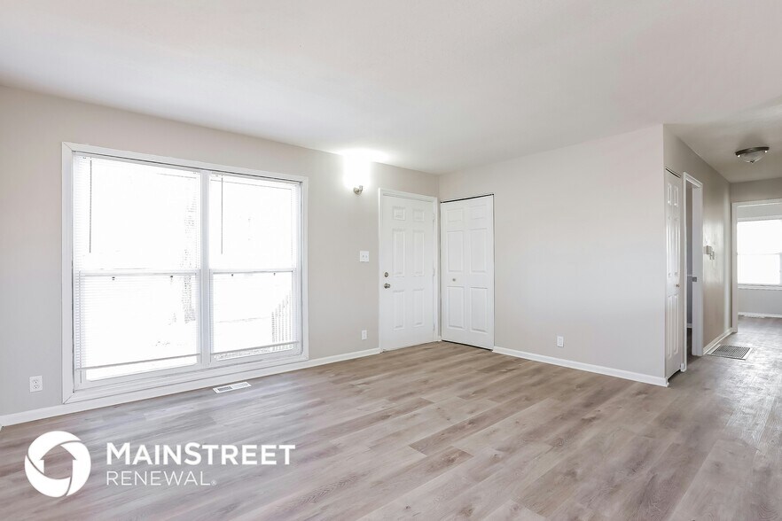 Building Photo - 413 N Seminole Dr