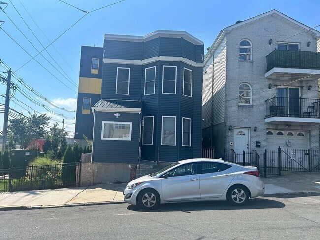 Building Photo - 115 Carteret Ave