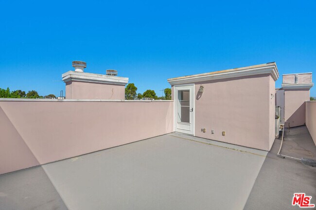 Building Photo - 5923 Etiwanda Ave